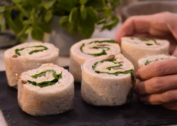 Μικρά τραμετσίνι (tramezzini) με γαλοπούλα από την Αθηνά Λοϊζίδου