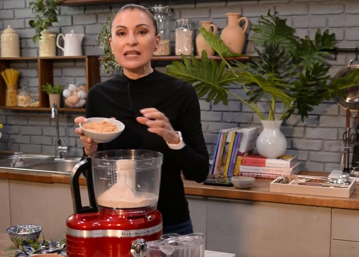 Κουλουράκια ολικής με ταχίνι και αμύγδαλα από την Αθηνά Λοϊζίδου