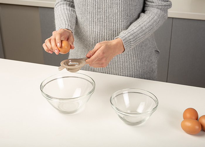 Plastic egg separator Misty 19cm by NAVA