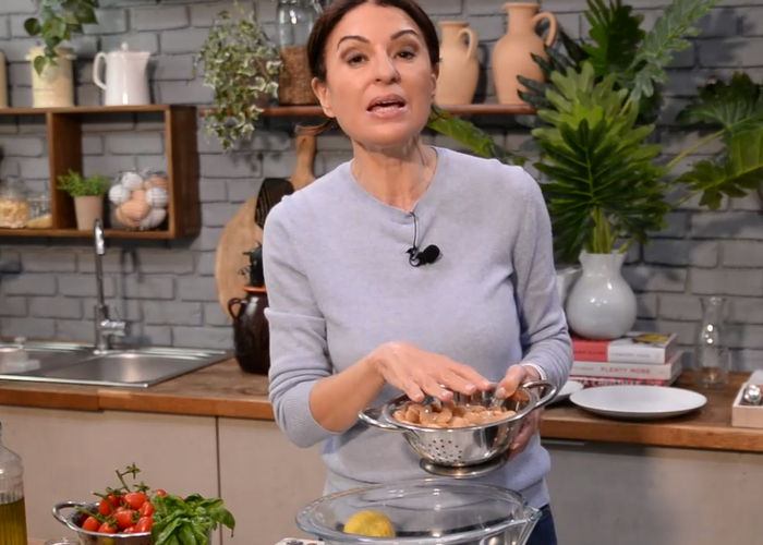 Σαλάτα με φασόλια, ντοματίνια και αβοκάντο από την Αθηνά Λοϊζίδου