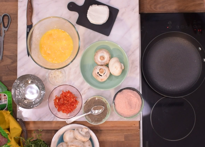 Ομελέτα με σαλάμι, μανιτάρια και κατσικίσιο τυρί από την Αθηνά Λοϊζίδου