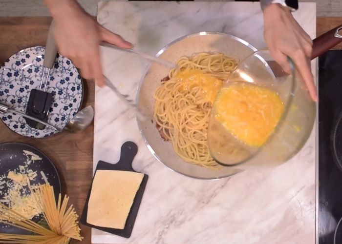 Σπαγγέτι Καρμπονάρα από την Αθηνά Λοϊζίδου
