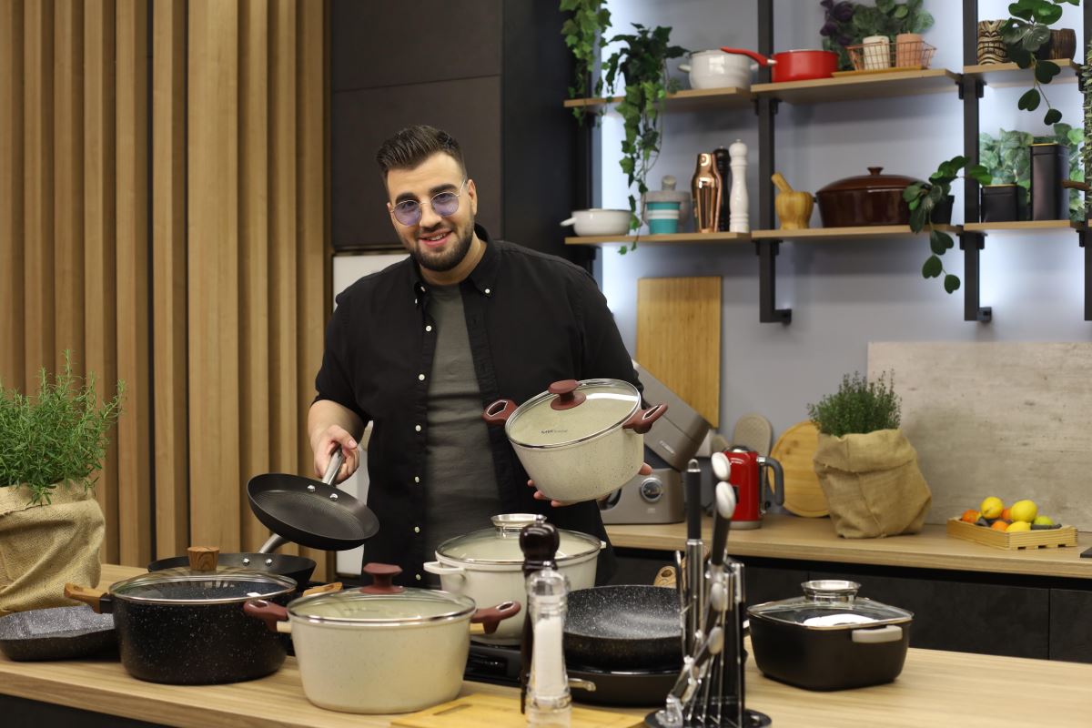 The winner of Greek Master Chef 4 Stavros Varthalitis cooks with NAVA