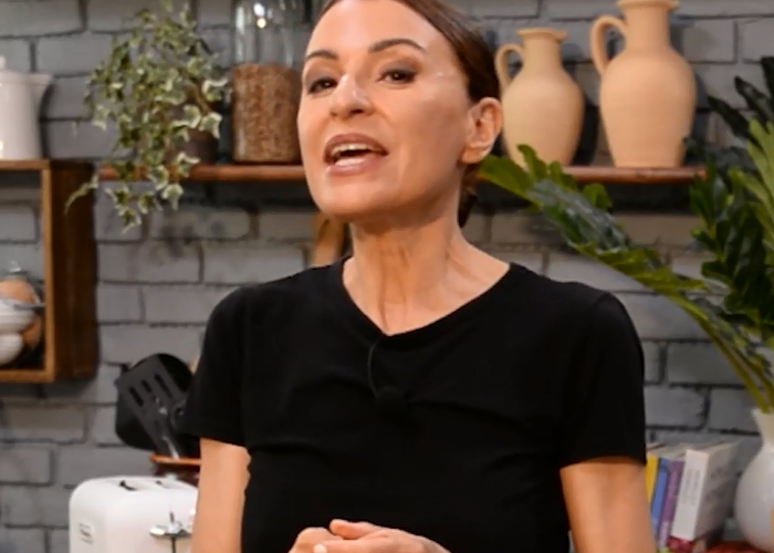 Μπρουσκετάκια με βασιλικό, ντομάτα και κυπριακή λούντζα από την Αθηνά Λοϊζίδου