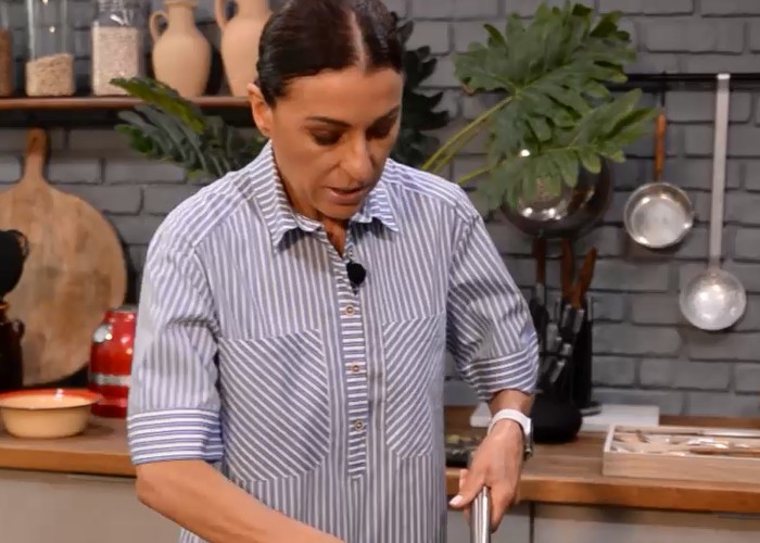 Τραγανές πατάτες με σάλτσα μπέικον από την Αθηνά Λοϊζίδου