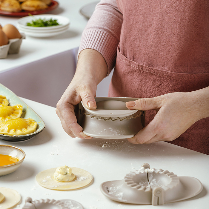 Russian Pelmeni Mold – Stainless Steel Dumpling & Ravioli Maker For Pelmeni, Wontons, Empanadas