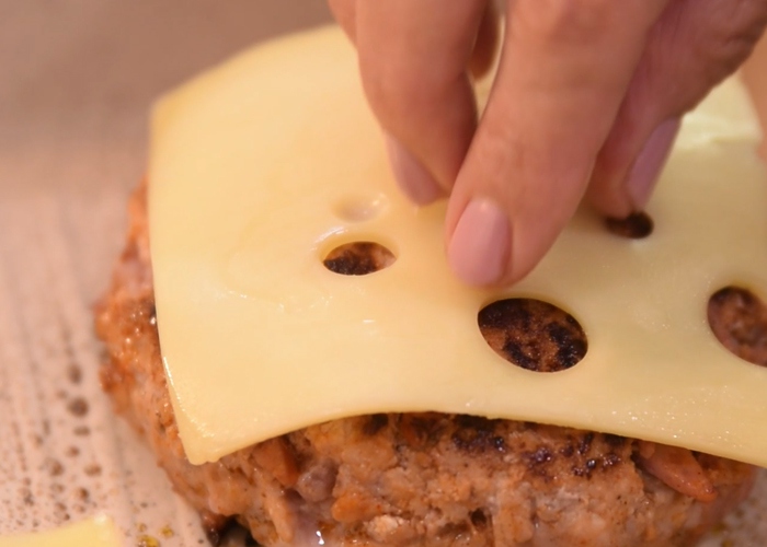 Κουβανέζικο burger από την Αθηνά Λοϊζίδου