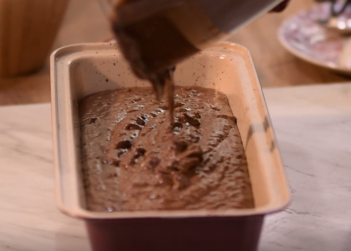 Κέικ με κακάο και αλατισμένη καραμέλα από την Αθηνά Λοϊζίδου