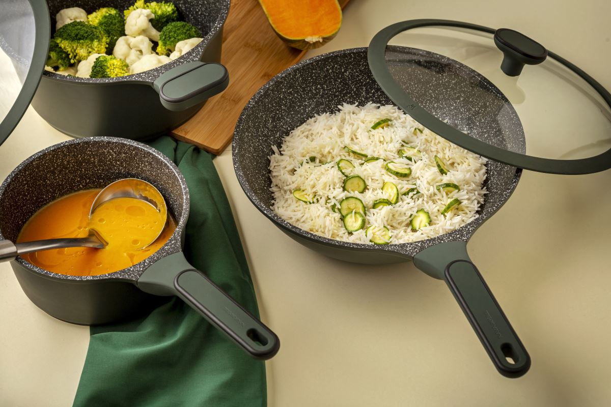 Cast Iron vs Ceramic Cookware: Which One To Get?