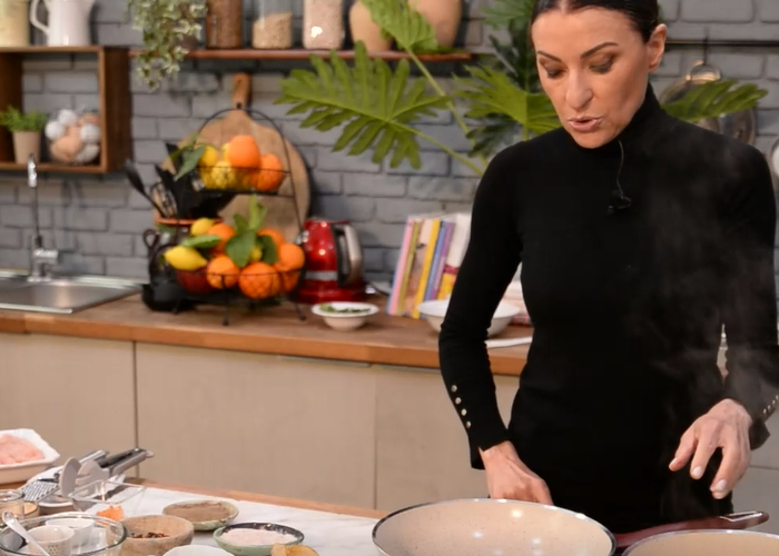 Πικάντικα noodles με κοτόπουλο από την Αθηνά Λοϊζίδου